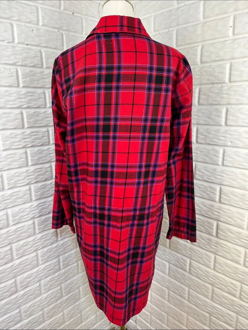 VICTORIA’S SECRET RED PLAID SLEEP SHIRT SZ MD AND OTR FUZZY SLIPPERS SZ 7-8